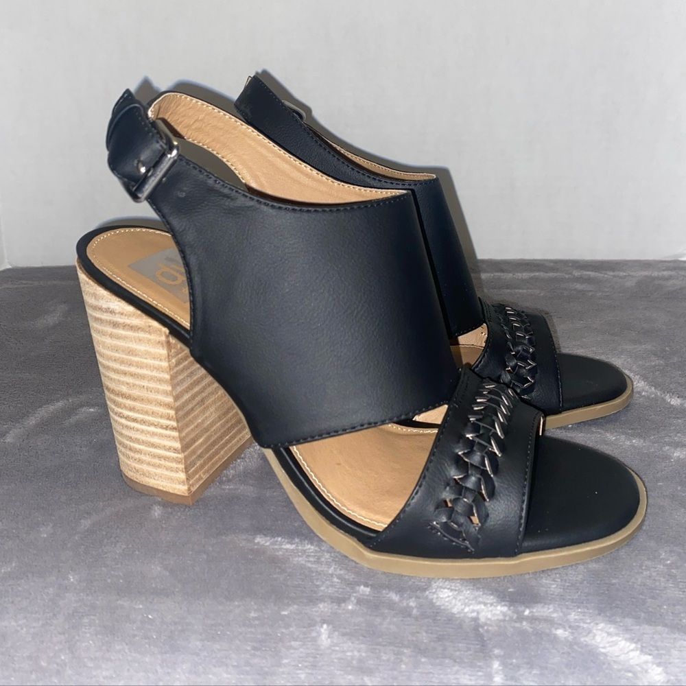 NIB Dolce Vita women’s black pump shoes. 4” leather shoes wood heels (size 9)